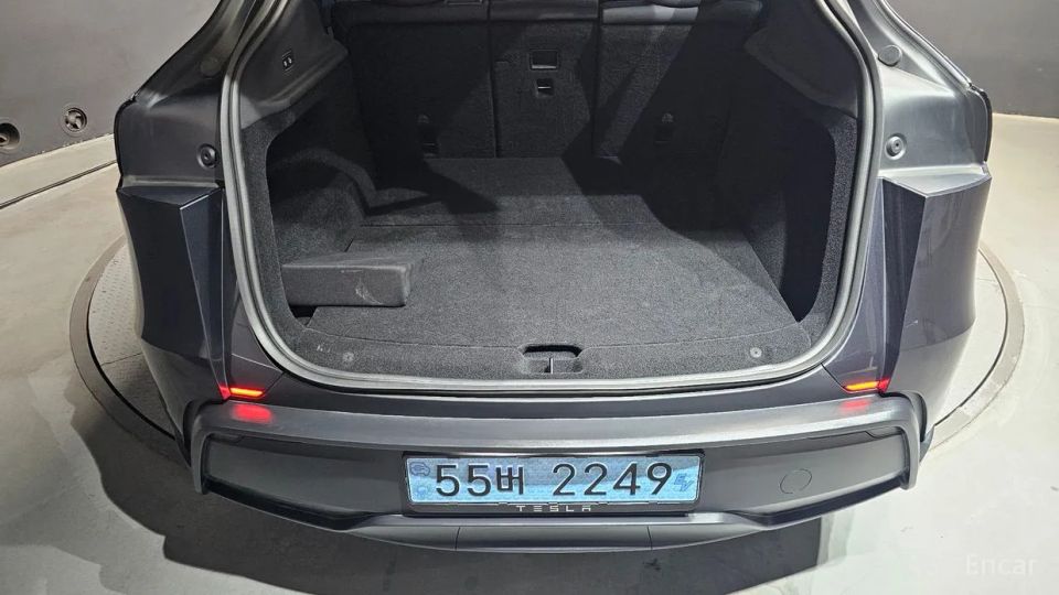 Tesla model-y