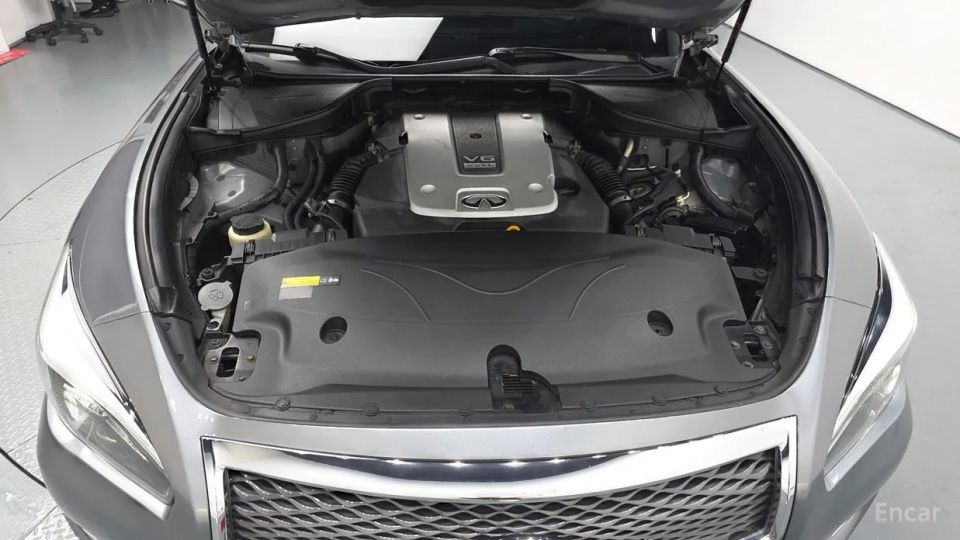Infiniti Q70