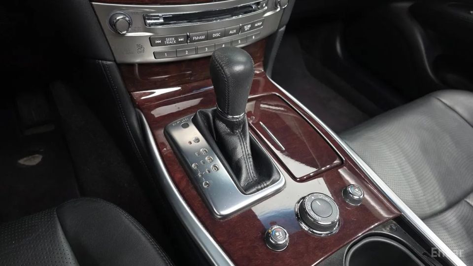 Infiniti Q70