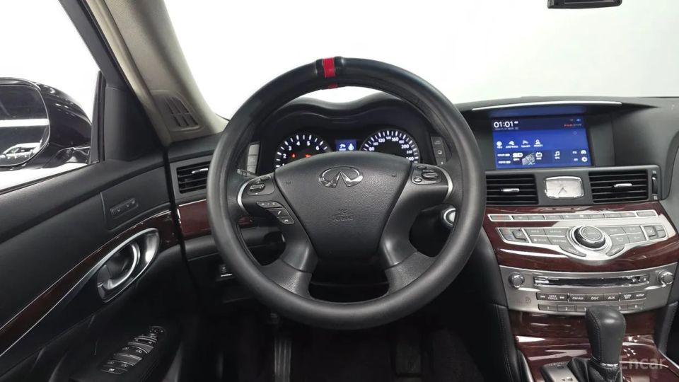 Infiniti Q70