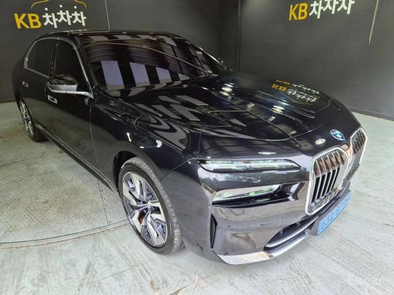 BMW i7