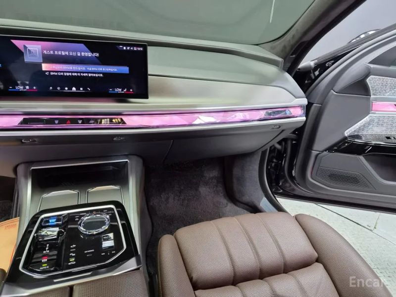 BMW i7