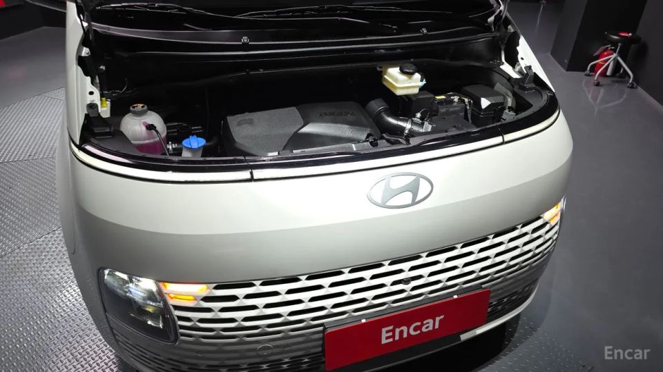Hyundai Staria