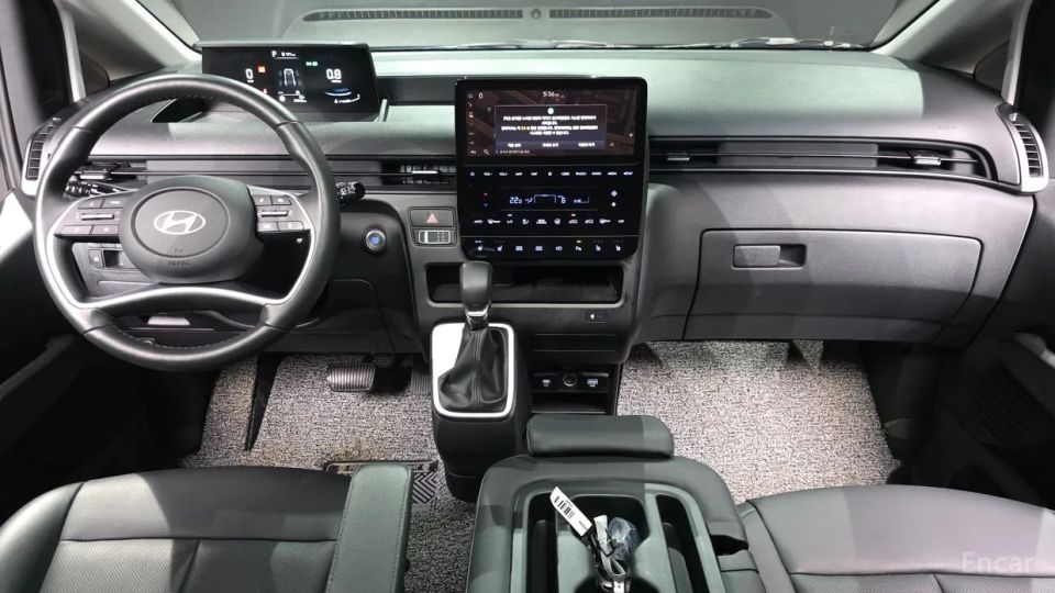 Hyundai Staria
