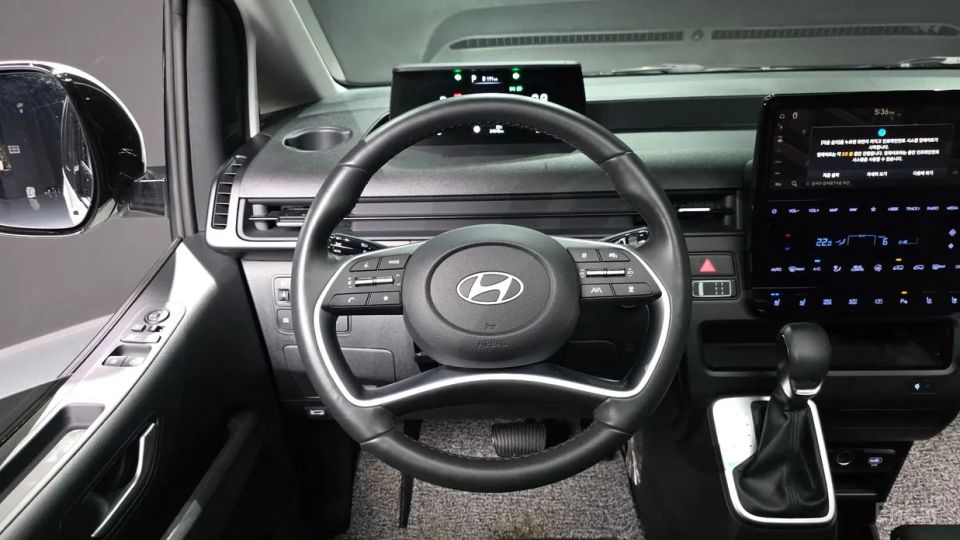 Hyundai Staria