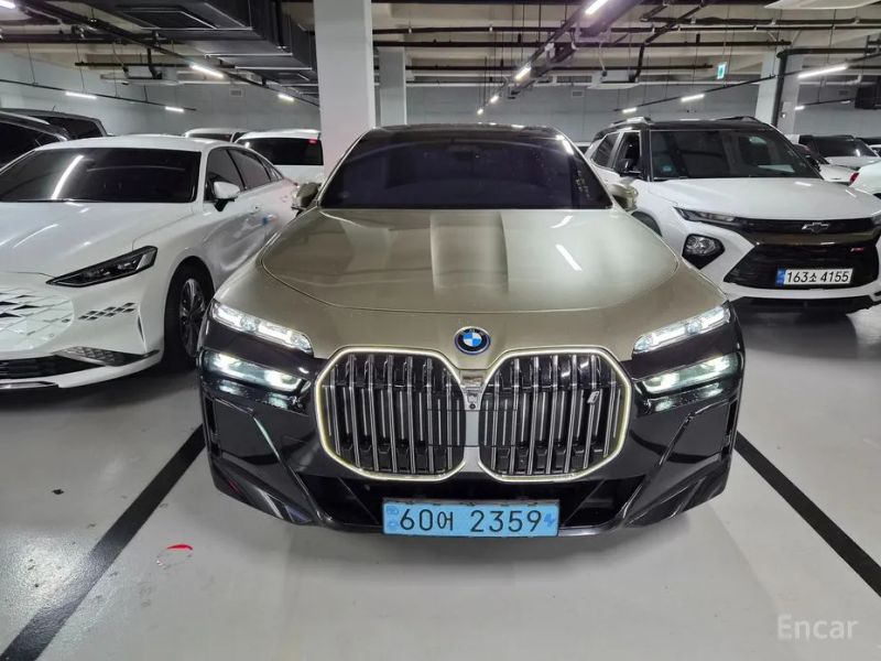 BMW i7
