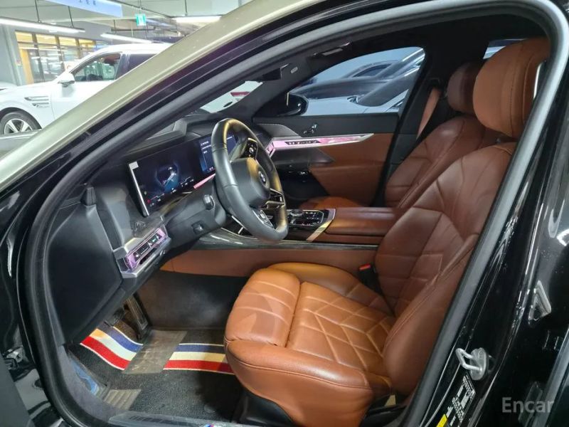 BMW i7