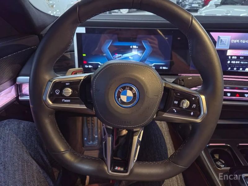 BMW i7