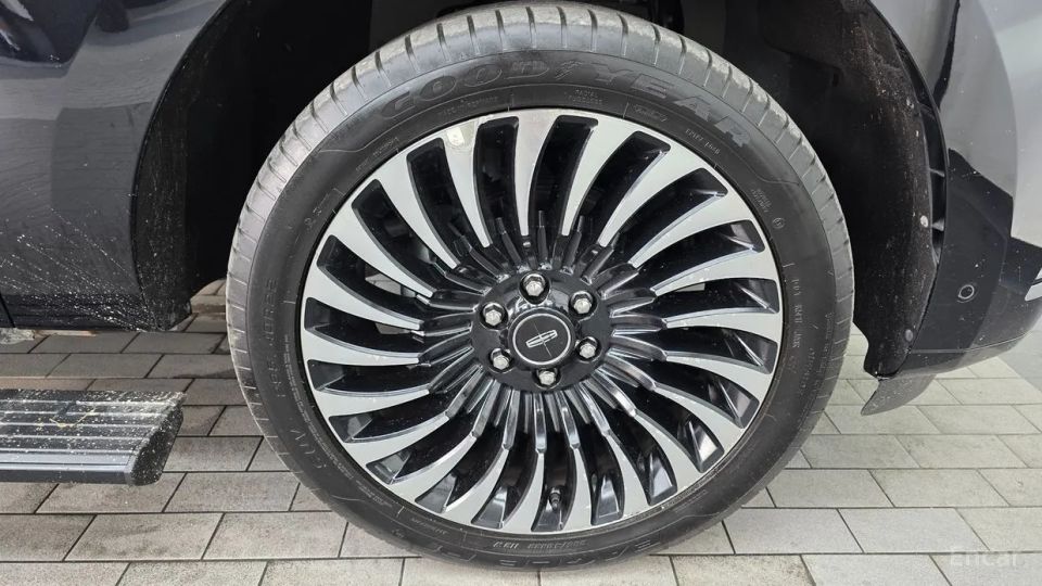 Lincoln Navigator