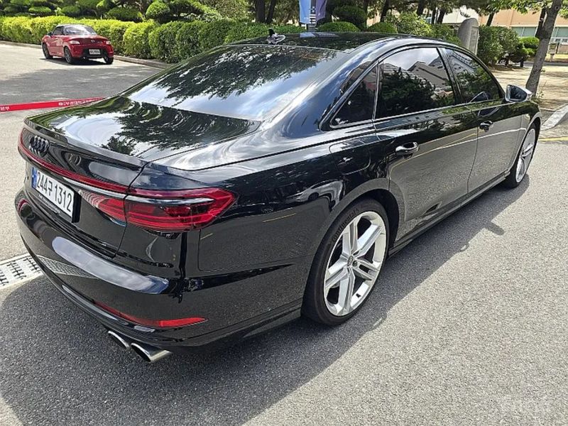 Audi S8