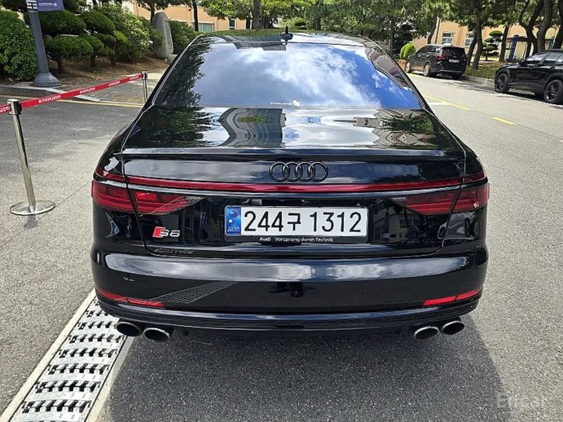 Audi S8