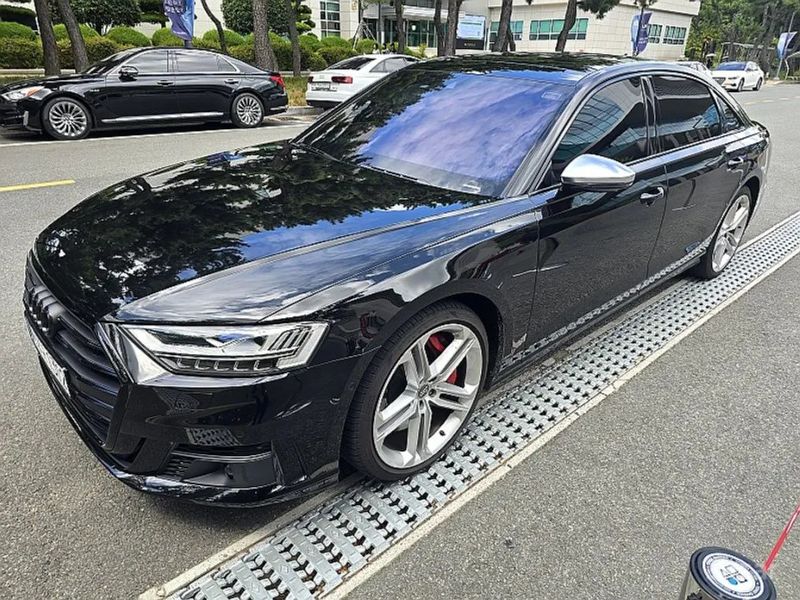 Audi S8