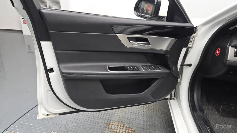 Jaguar xf