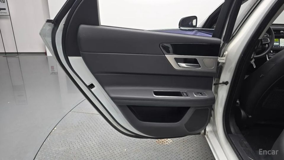 Jaguar xf