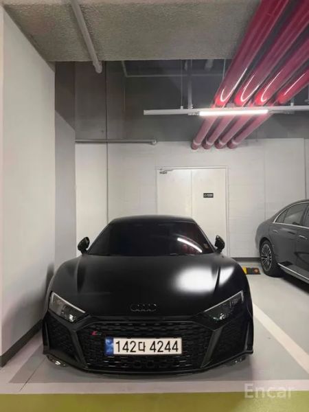 Audi R8