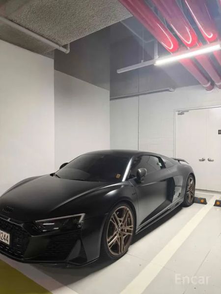 Audi R8