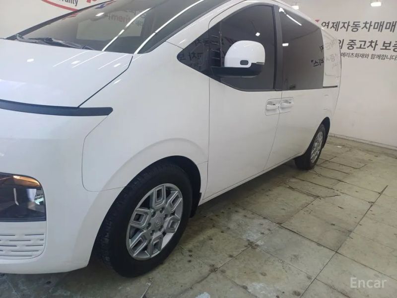 Hyundai Staria