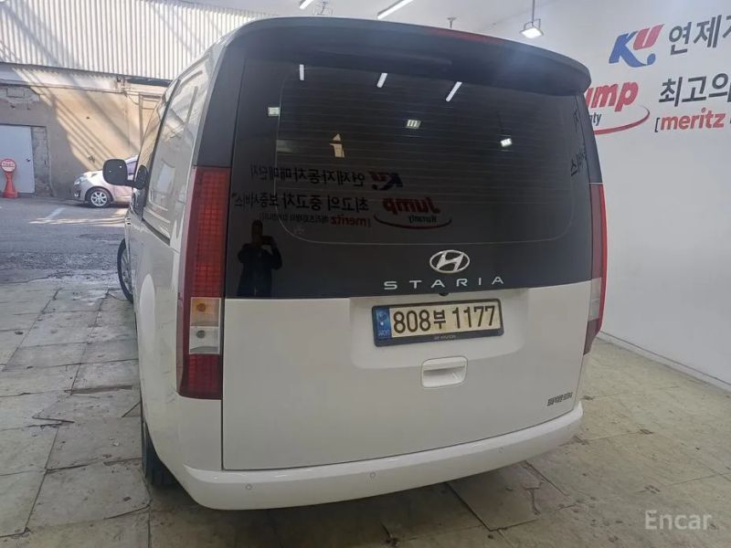 Hyundai Staria