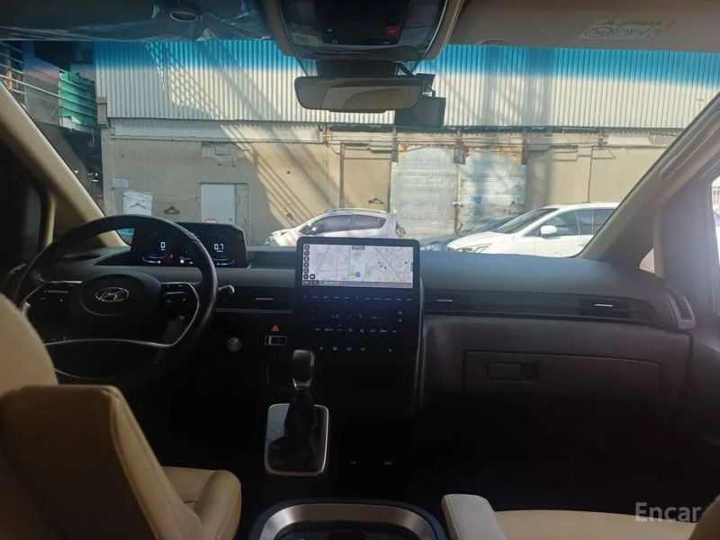 Hyundai Staria