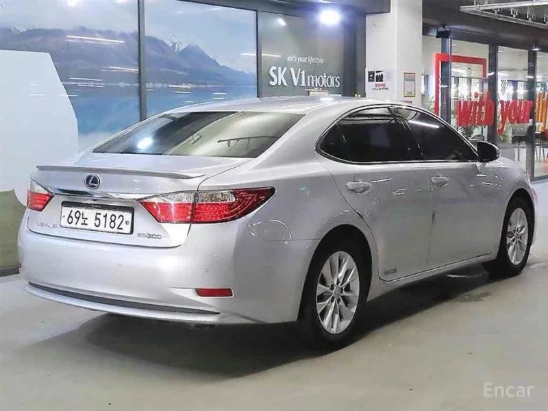 Lexus ES