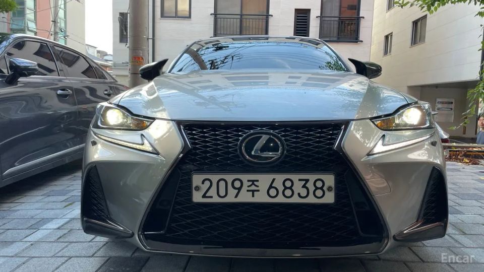 Lexus IS