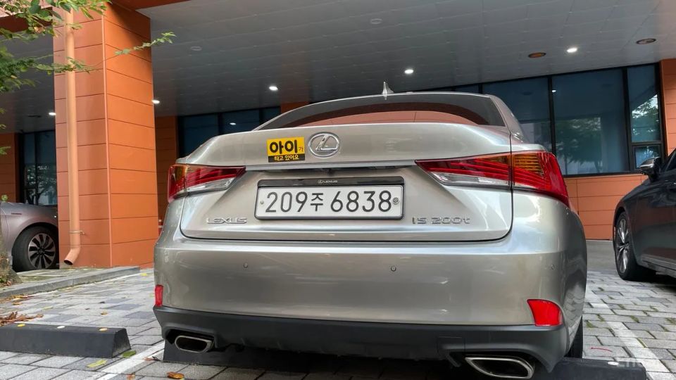 Lexus IS