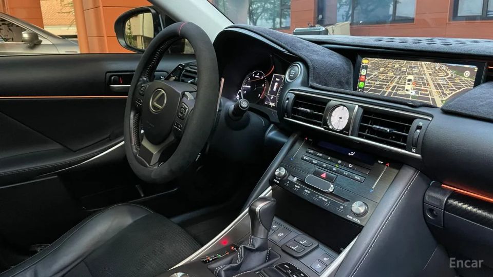 Lexus IS