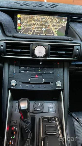 Lexus IS