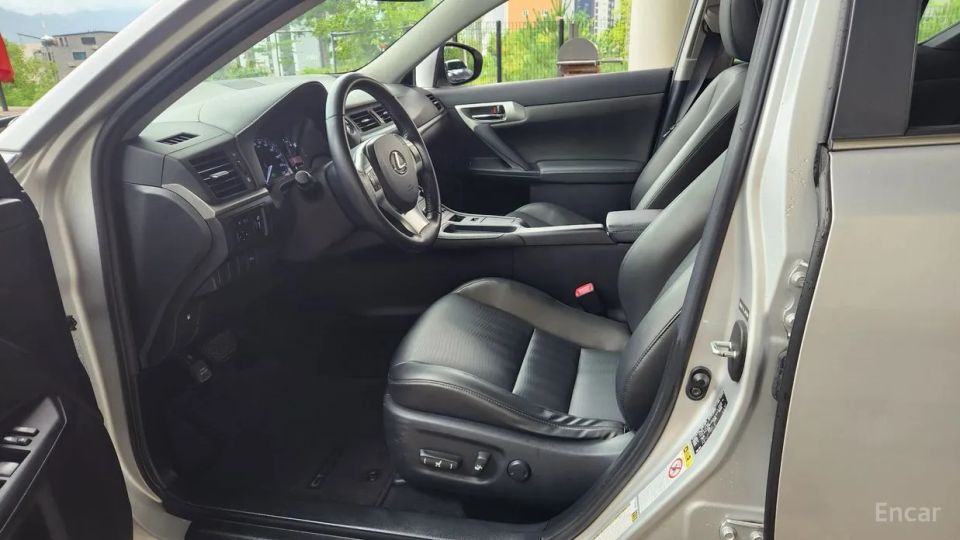 Lexus CT200h