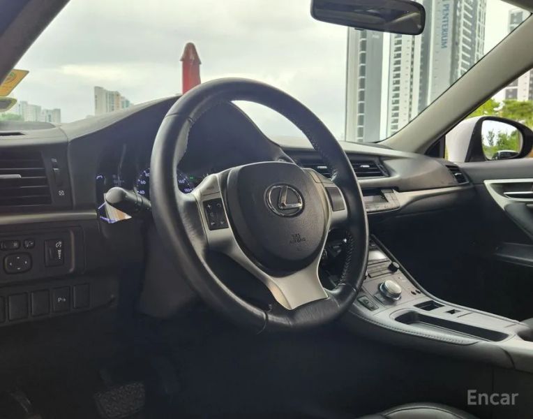 Lexus CT200h