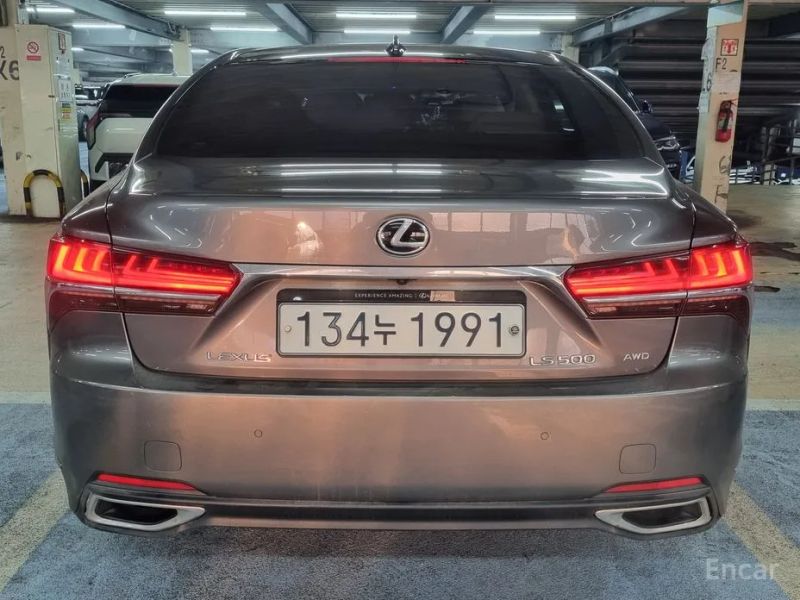 Lexus LS