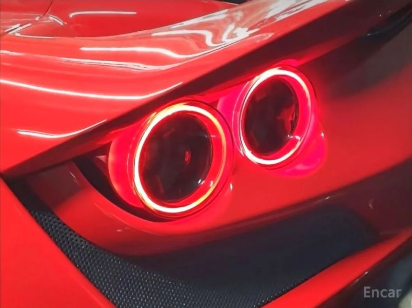 Ferrari F8