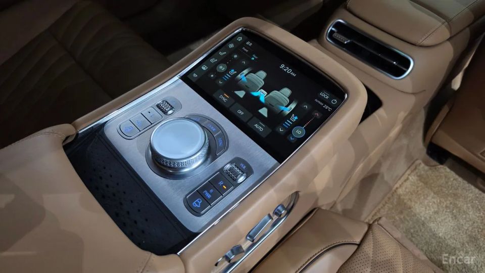 Genesis G90
