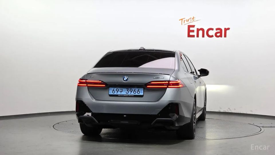 BMW i5