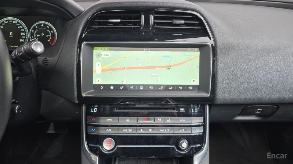 Jaguar XE