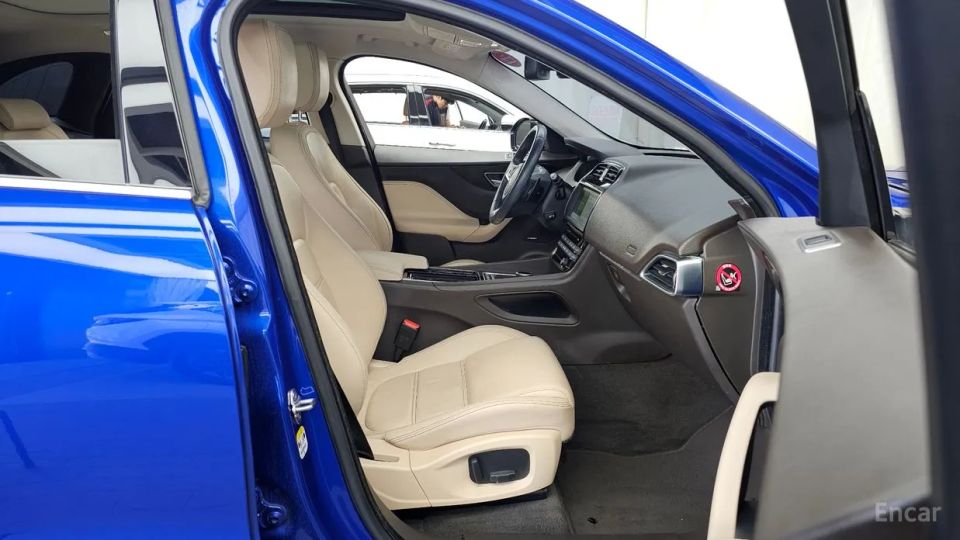 Jaguar F-PACE