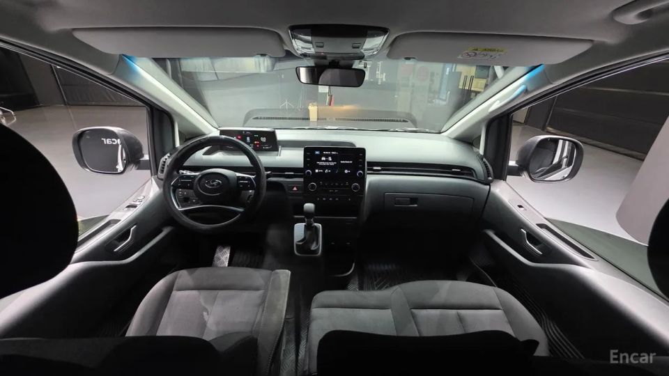 Hyundai Staria