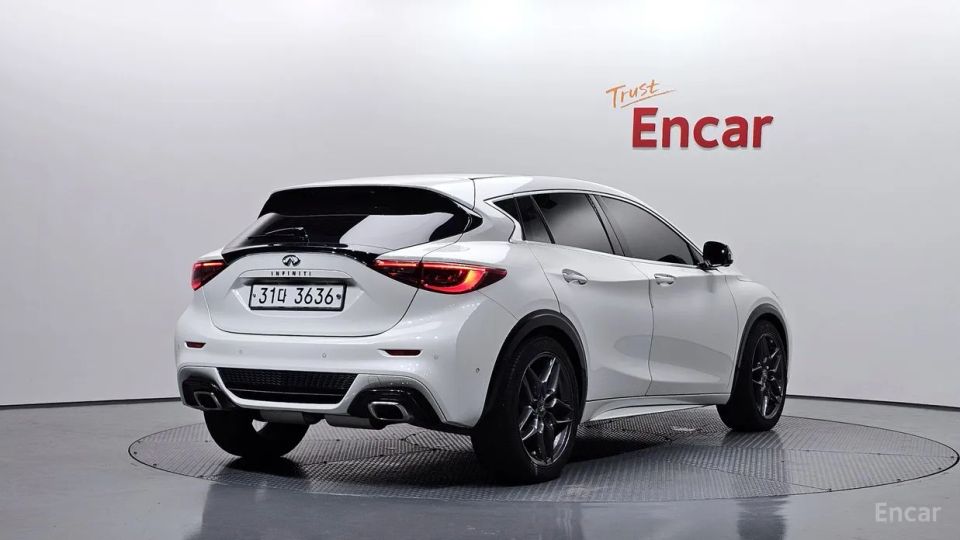 Infiniti Q30