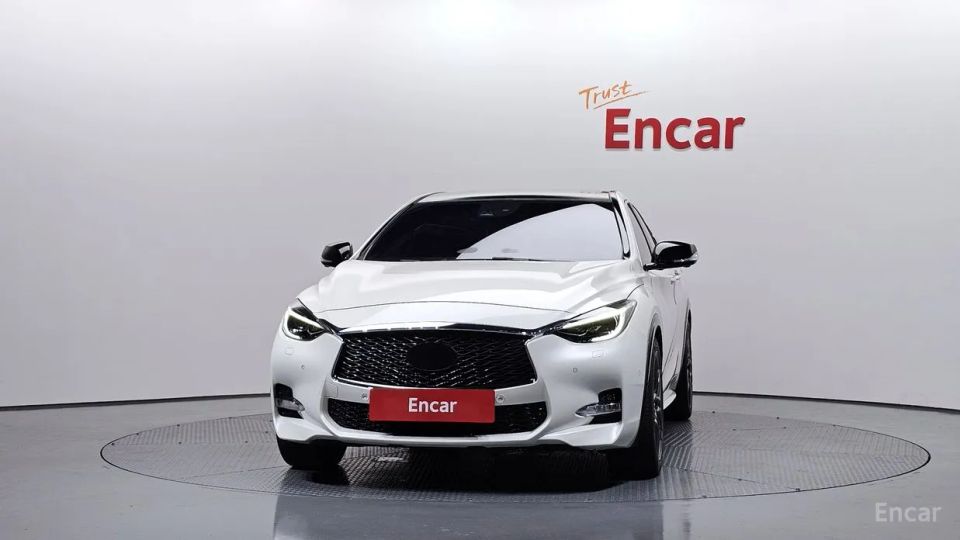 Infiniti Q30