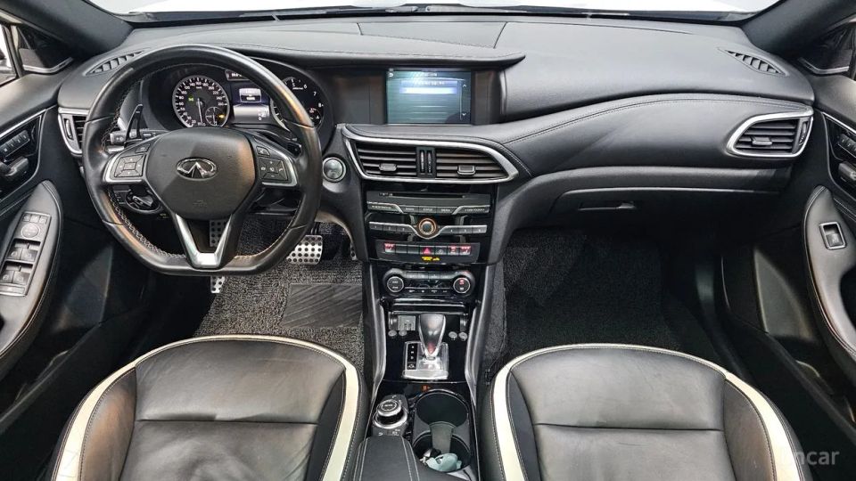 Infiniti Q30