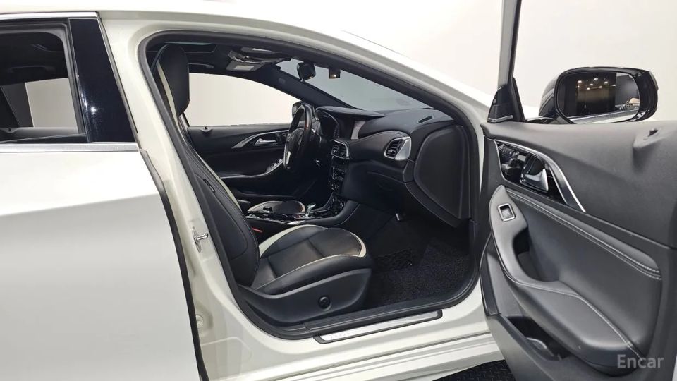 Infiniti Q30