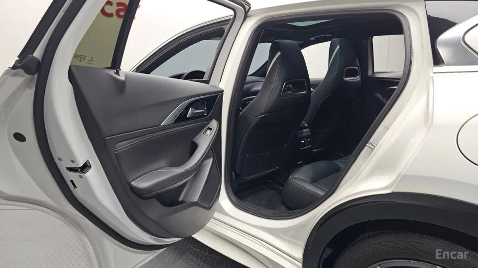 Infiniti Q30