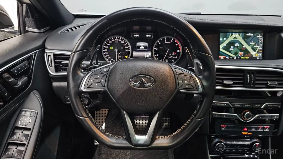 Infiniti Q30