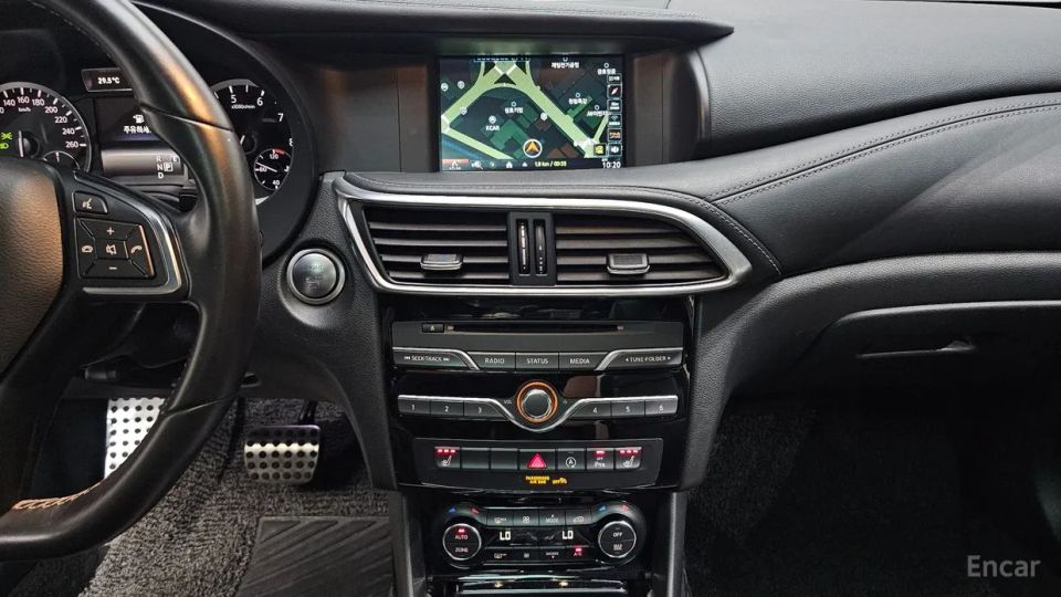 Infiniti Q30