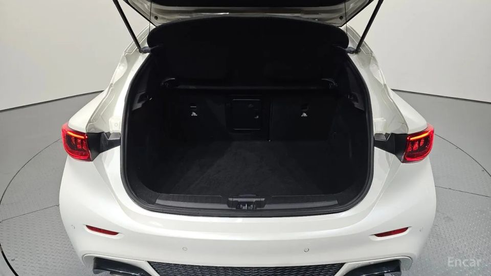 Infiniti Q30