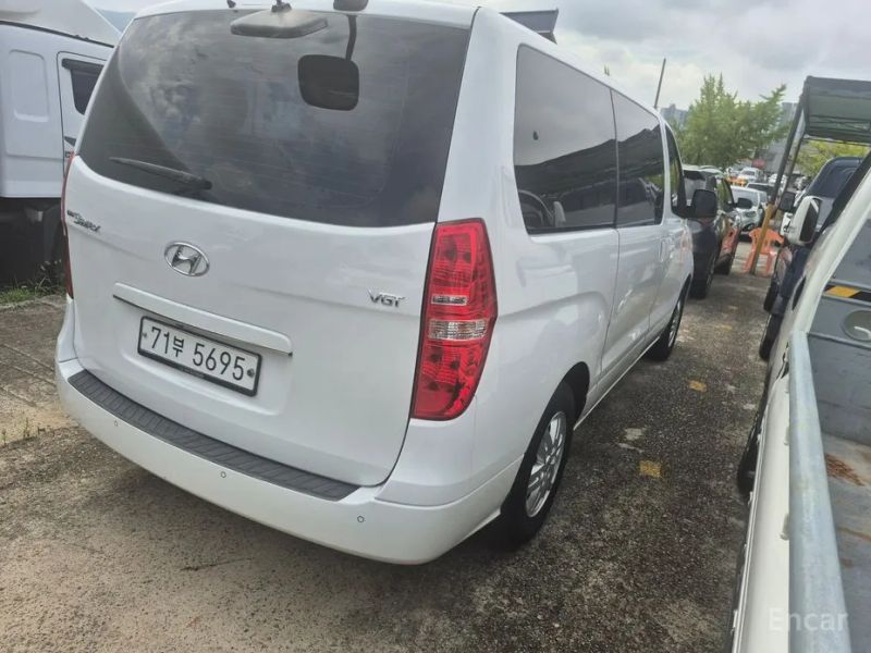 Hyundai Starex