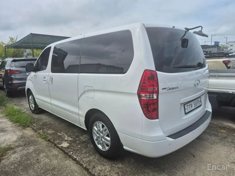 Hyundai Starex