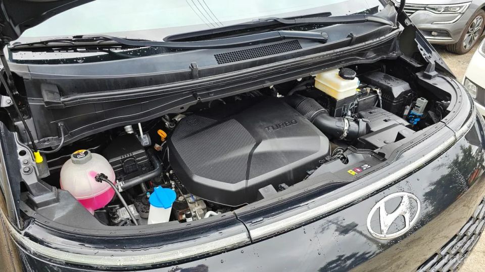 Hyundai Staria
