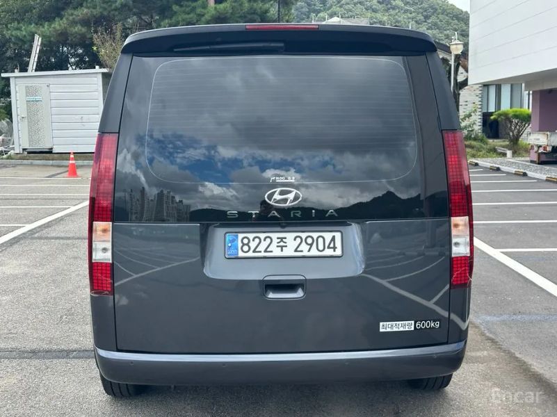Hyundai Staria