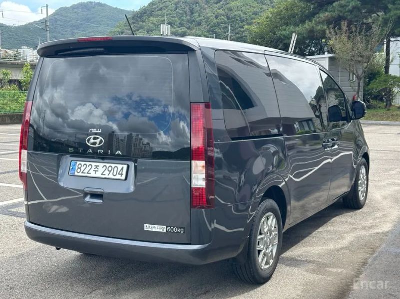 Hyundai Staria